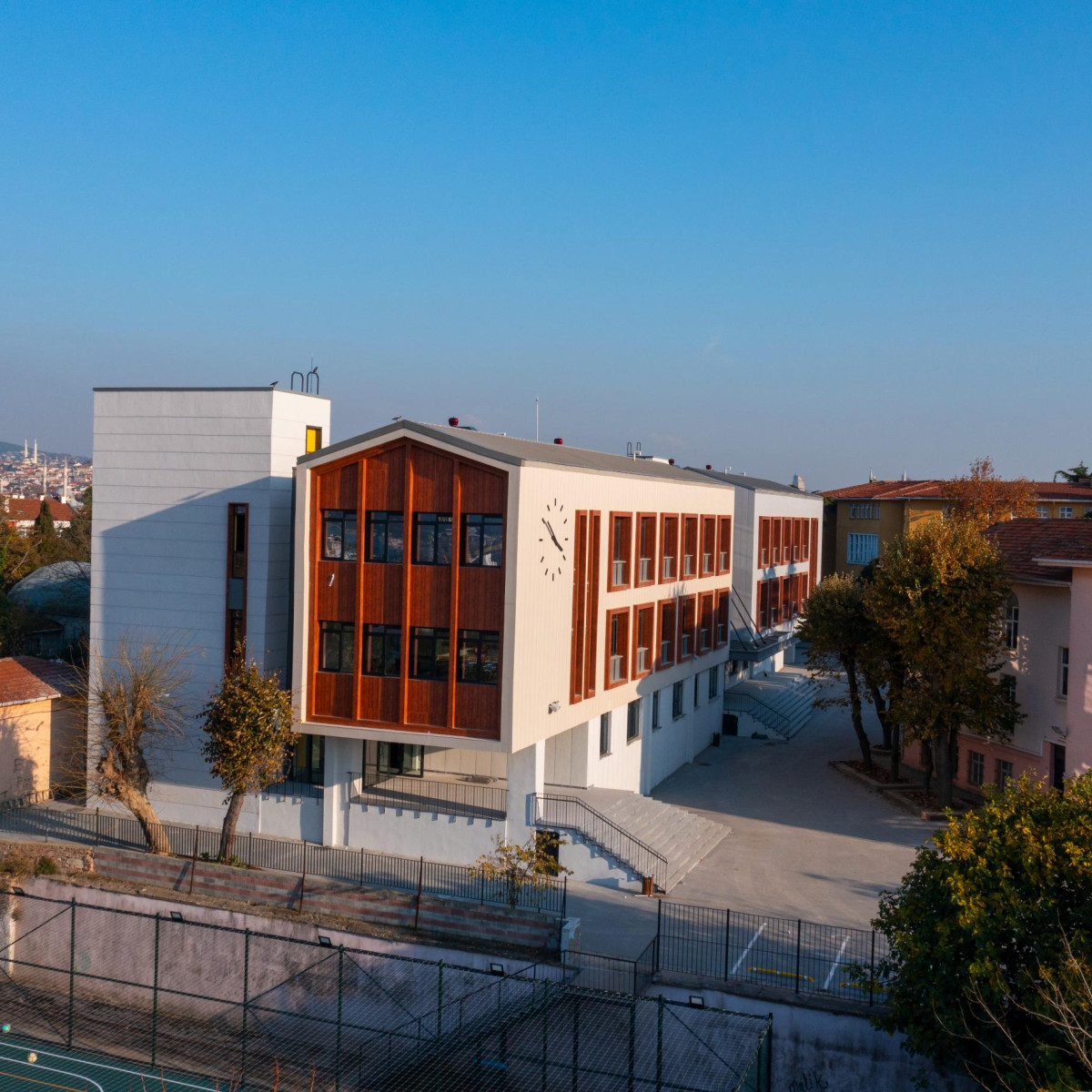 BURHAN FELEK ANADOLU LİSESİ