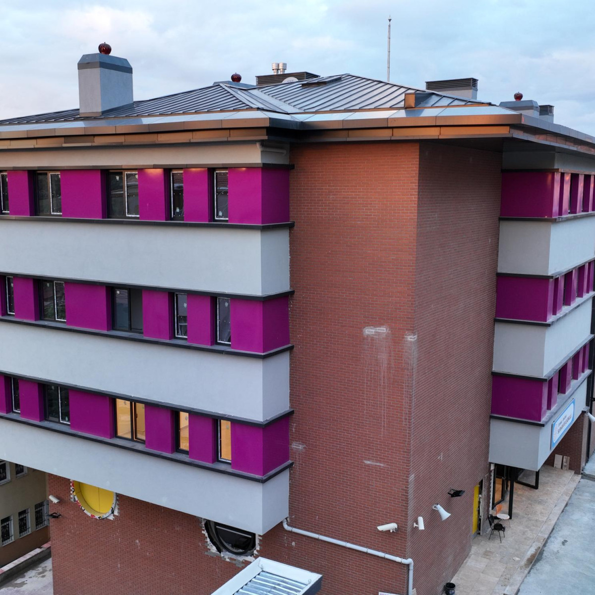 BURHANİYE İLKOKULU