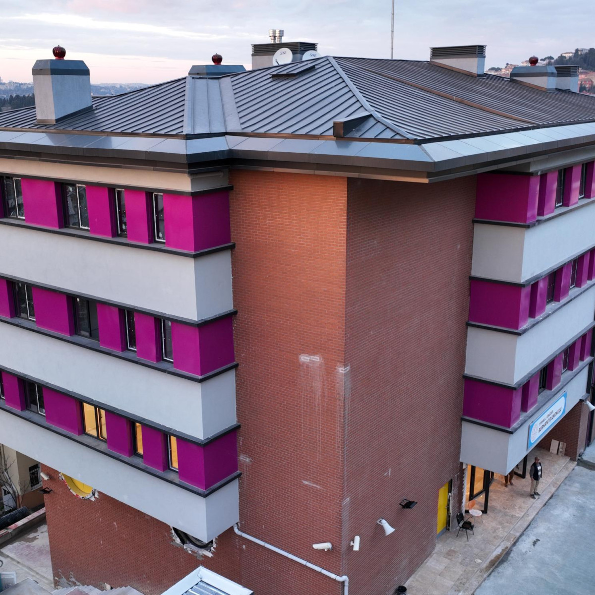 BURHANİYE İLKOKULU